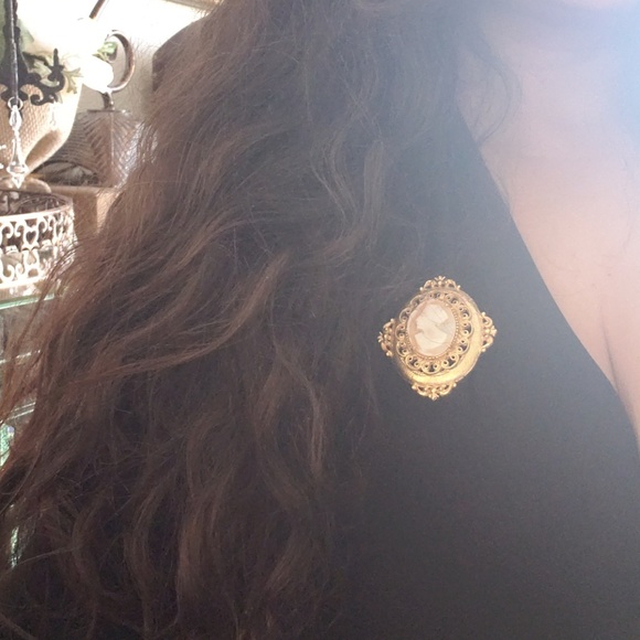 FLORENZA Vintage Cameo Brooch - Picture 6 of 7